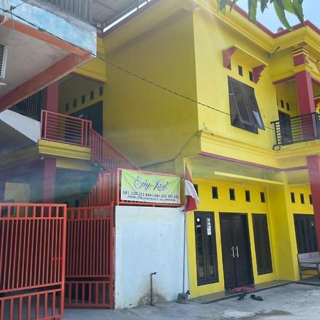 Oyo Life 93036 Eddy Homestay Syariah Lamongan Exterior photo