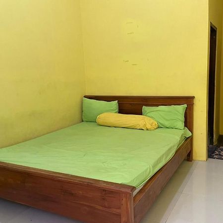 Oyo Life 93036 Eddy Homestay Syariah Lamongan Exterior photo