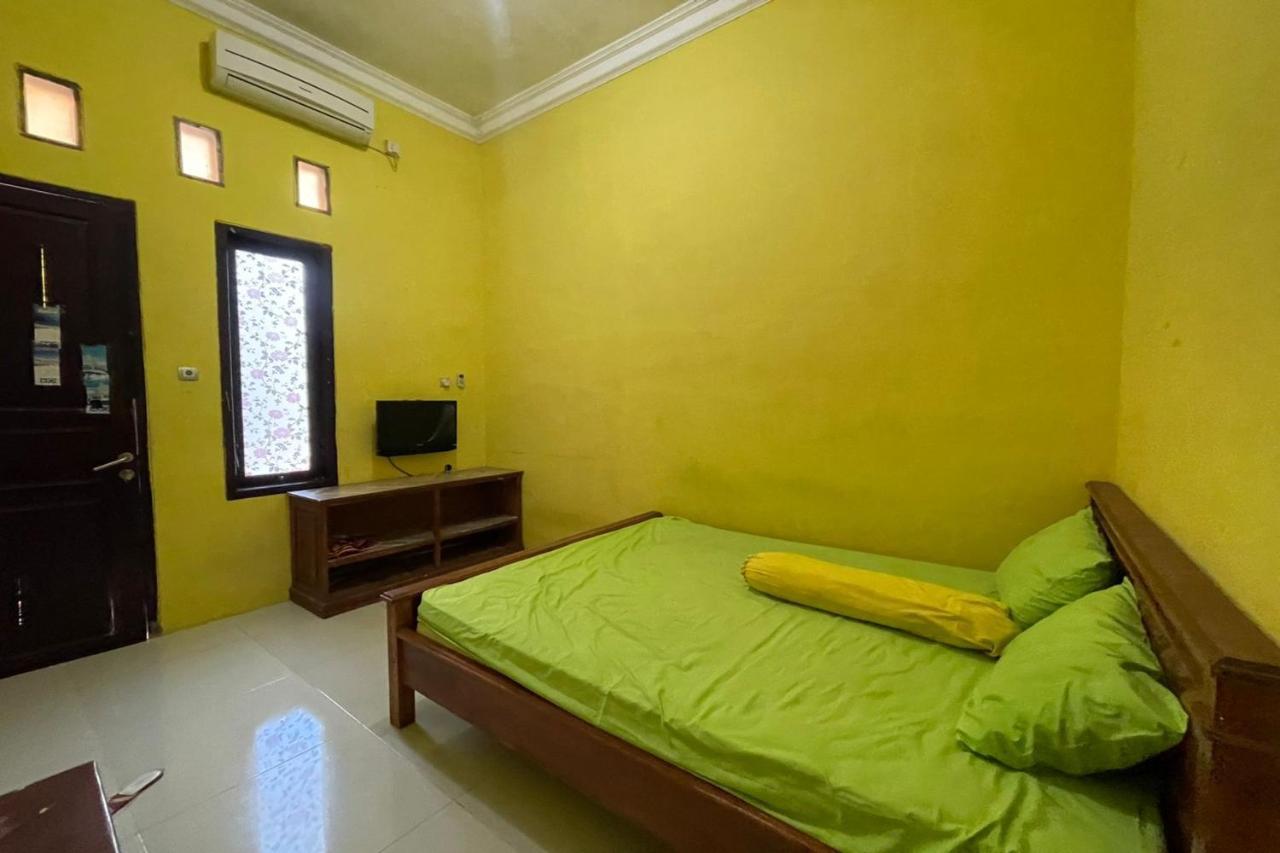 Oyo Life 93036 Eddy Homestay Syariah Lamongan Exterior photo