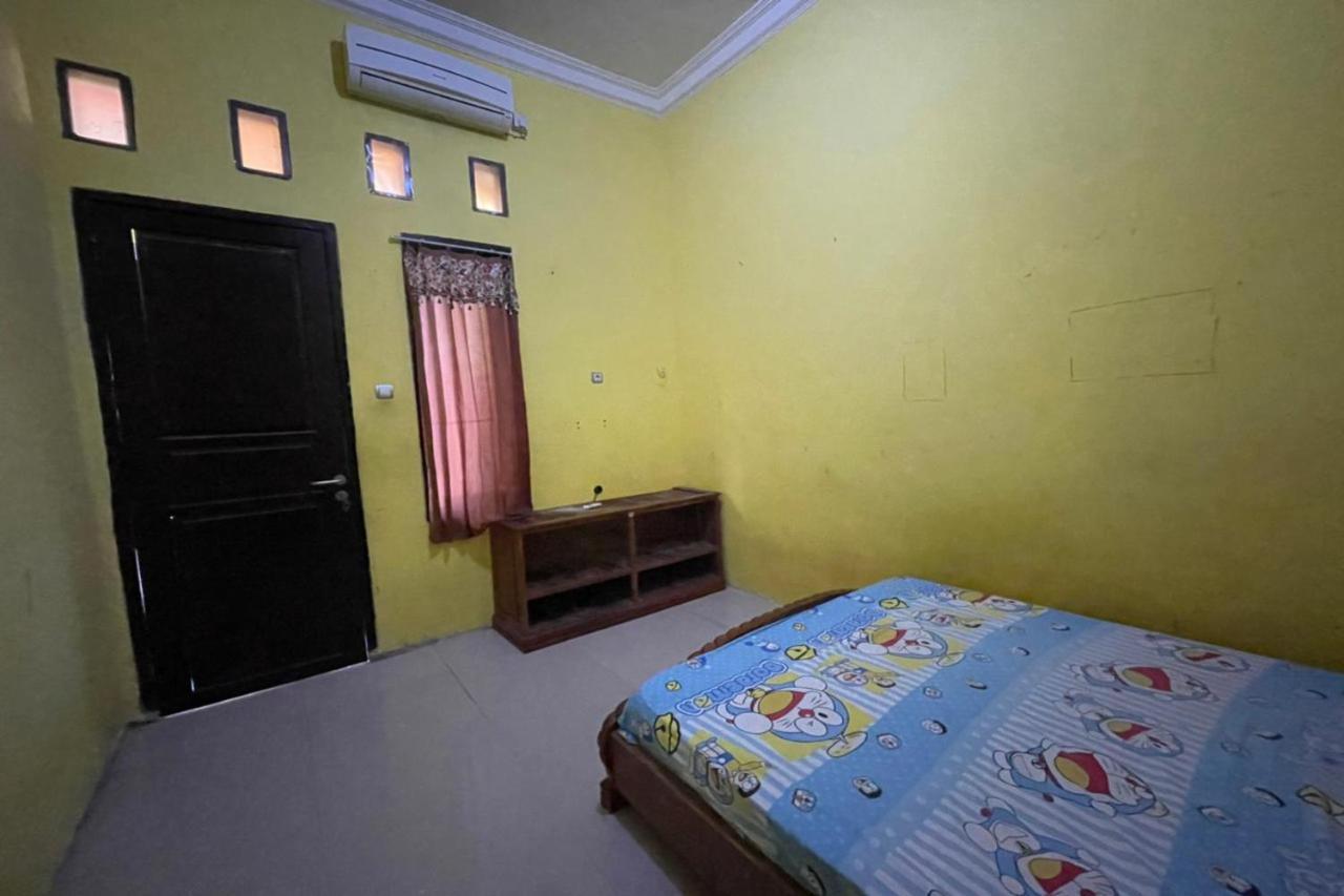 Oyo Life 93036 Eddy Homestay Syariah Lamongan Exterior photo